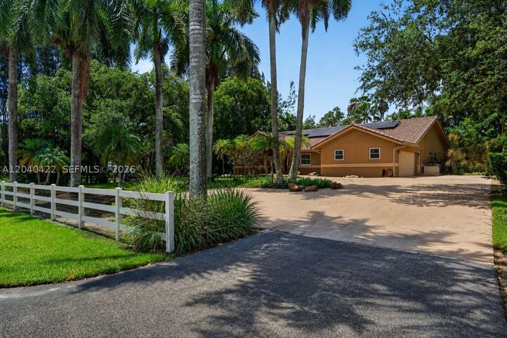 Property Photo: 15720 SW 56th St FL 33331