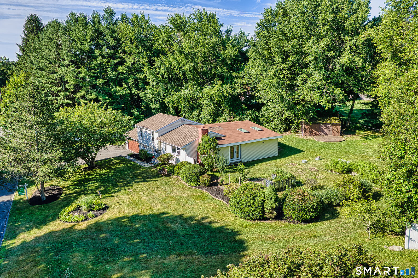Property Photo:  17 Woodlawn Road  CT 06468 