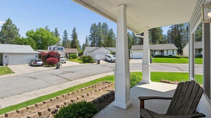 Property Photo: 406 Hampton Ln WA 99004