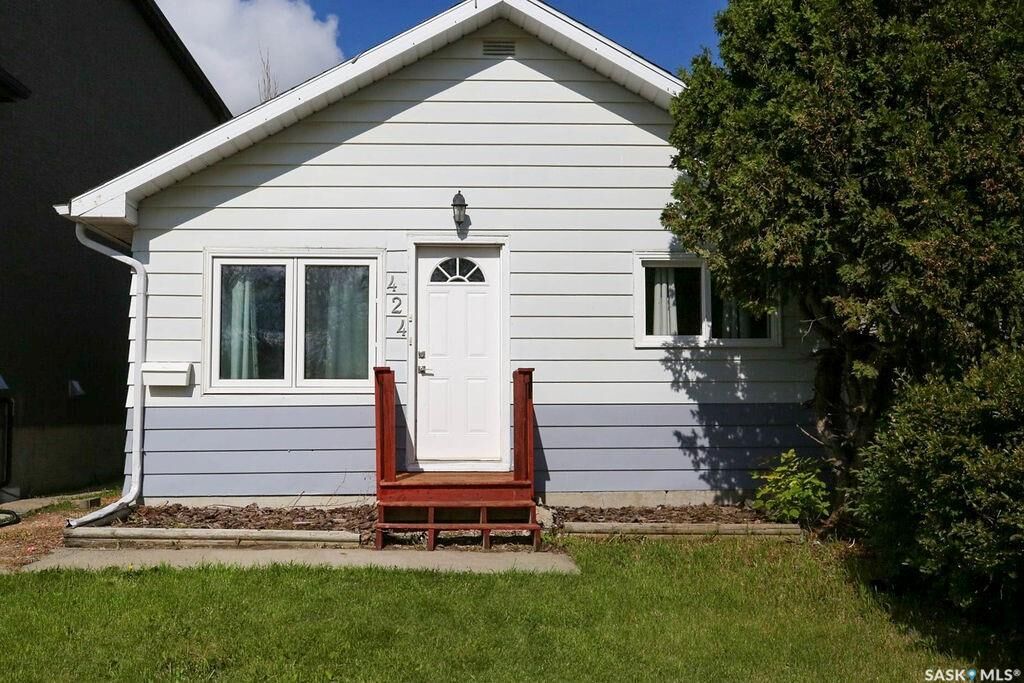 Property Photo: 424 Arthur Street SK S4R 4X4