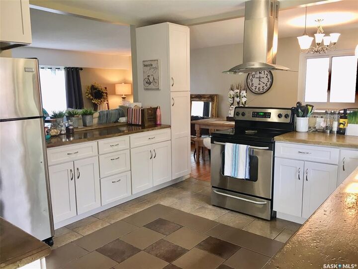 Photo de la propriété:  114 Gladstone Avenue S  SK S3N 2B5 