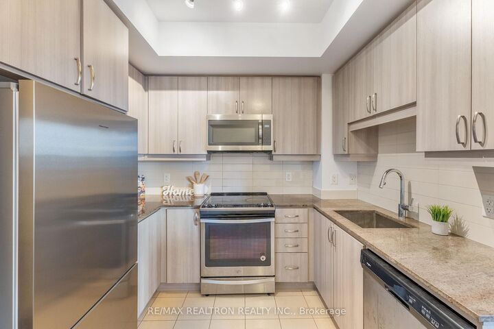 Property Photo:  9205 Yonge Street 501  ON L4C 6Z2 