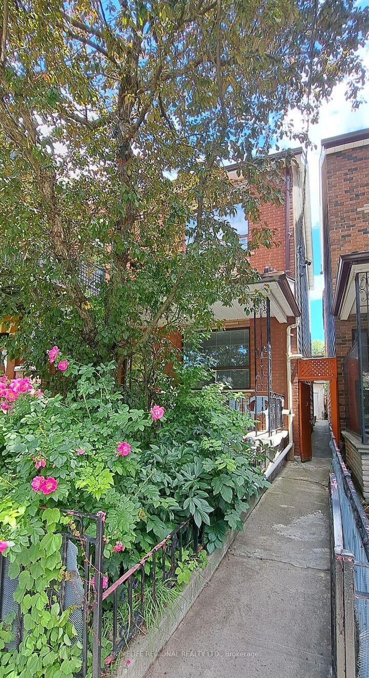 Property Photo: 119 Major Street ON M5S 2K9