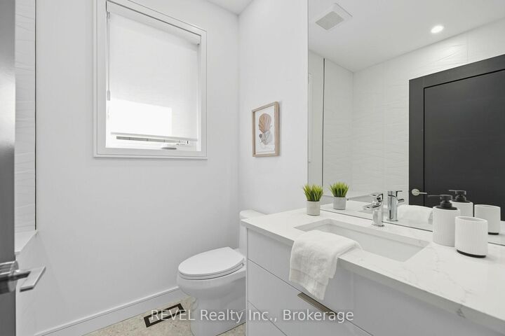 Property Photo: 40 Ivy Crescent ON L2V 0J9