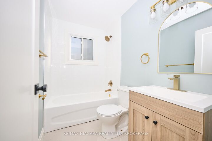 Property Photo:  141 Plymouth Road Unit 8  ON L3B 3C8 