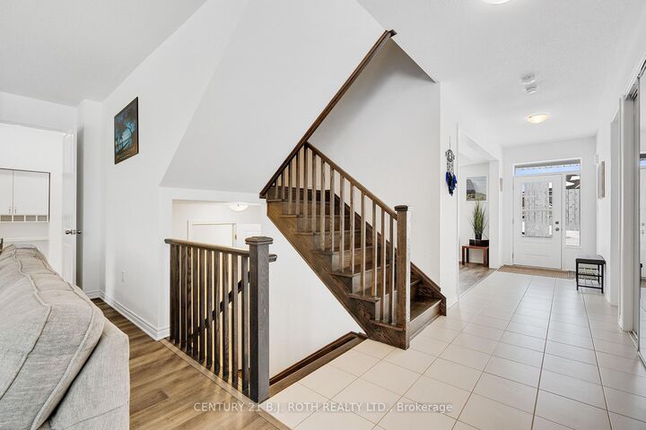 22 Dyer Crescent — photo 1