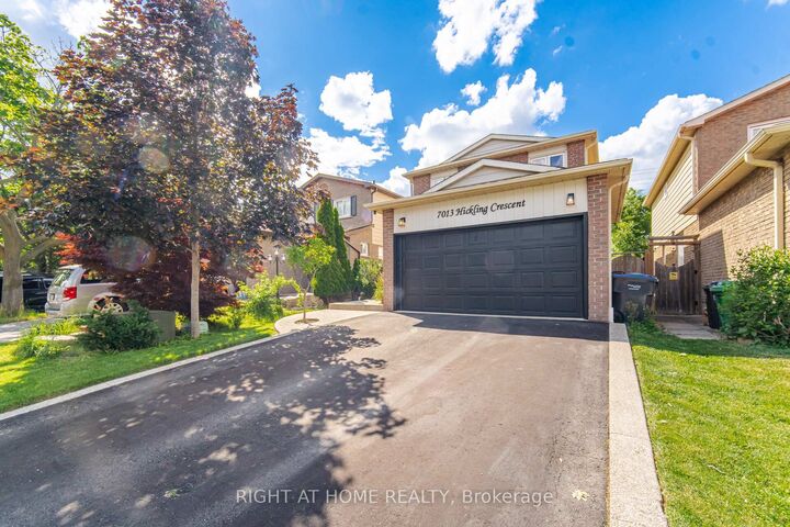 Property Photo: 7013 Hickling Crescent ON L5N 5A6