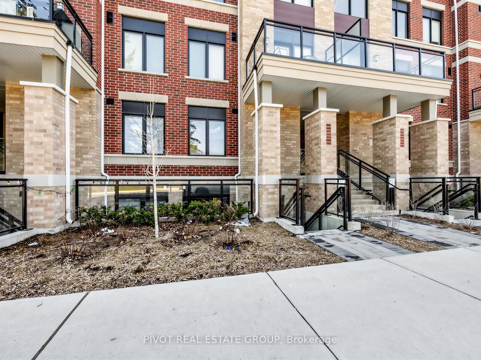 Property Photo: 56 Elizabeth Street S 1104 ON L4C 5W2