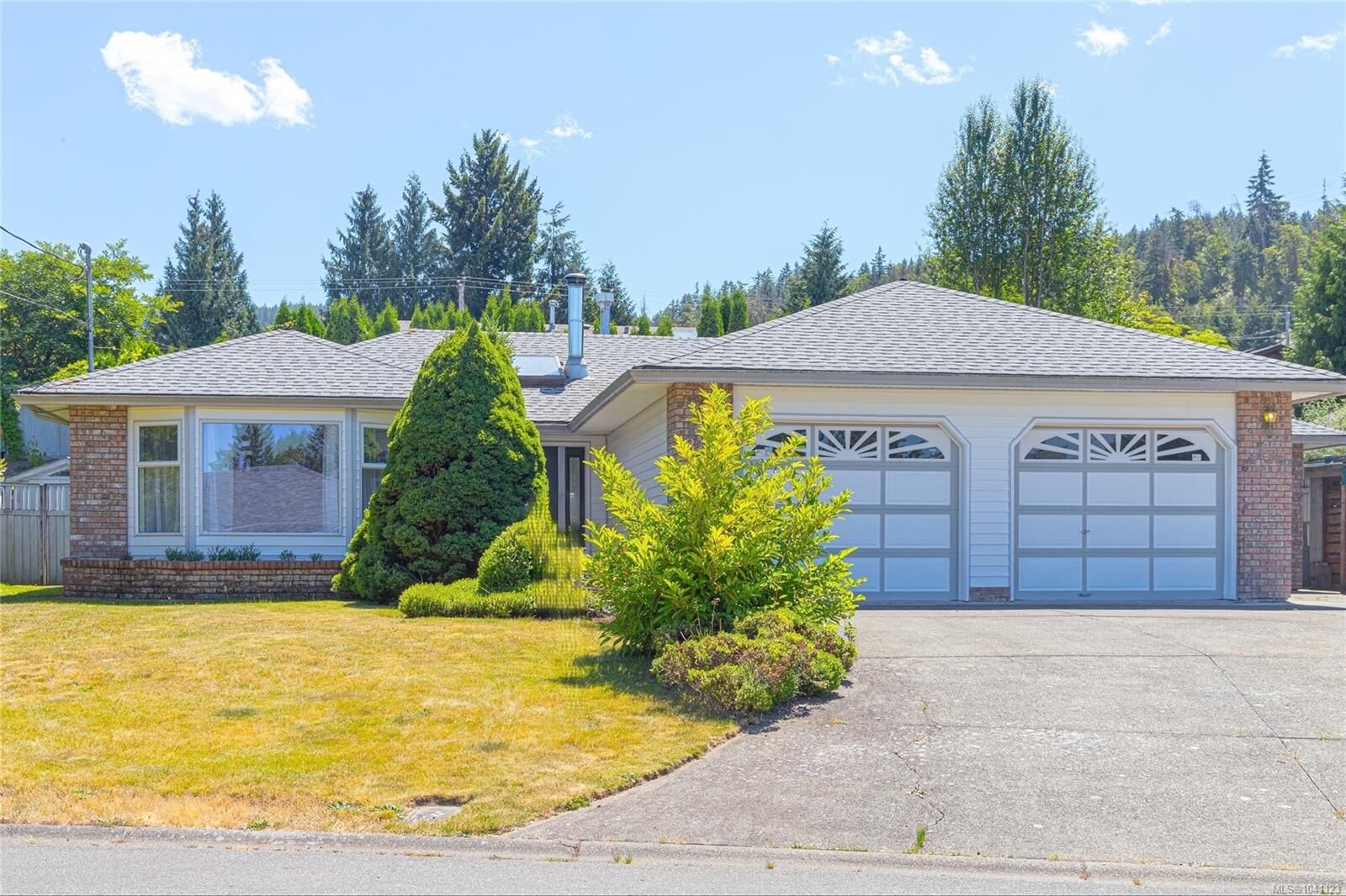 Property Photo: 813 Cameron Way BC V9G 1N3