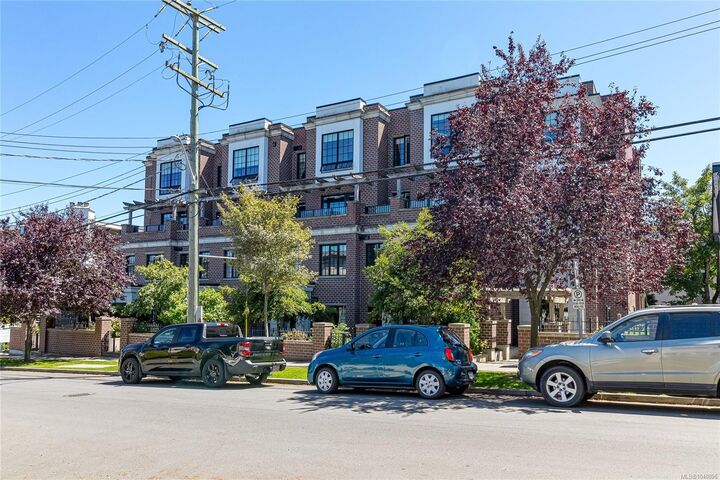 Property Photo: 1011 Burdett Ave #308 BC V8V 3G9