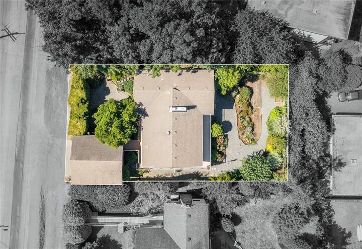 Property Photo:  2640 Departure Bay Rd  BC V9S 3W5 