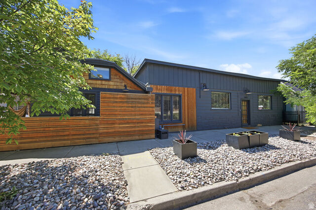 Property Photo:  1472 S 800 E  UT 84105 