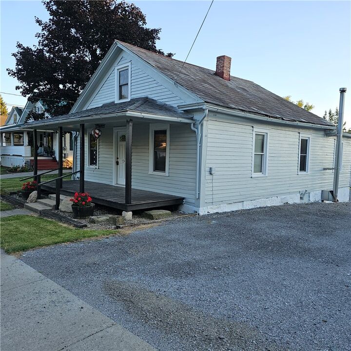 Property Photo:  124 Mount Air Road  PA 16102 