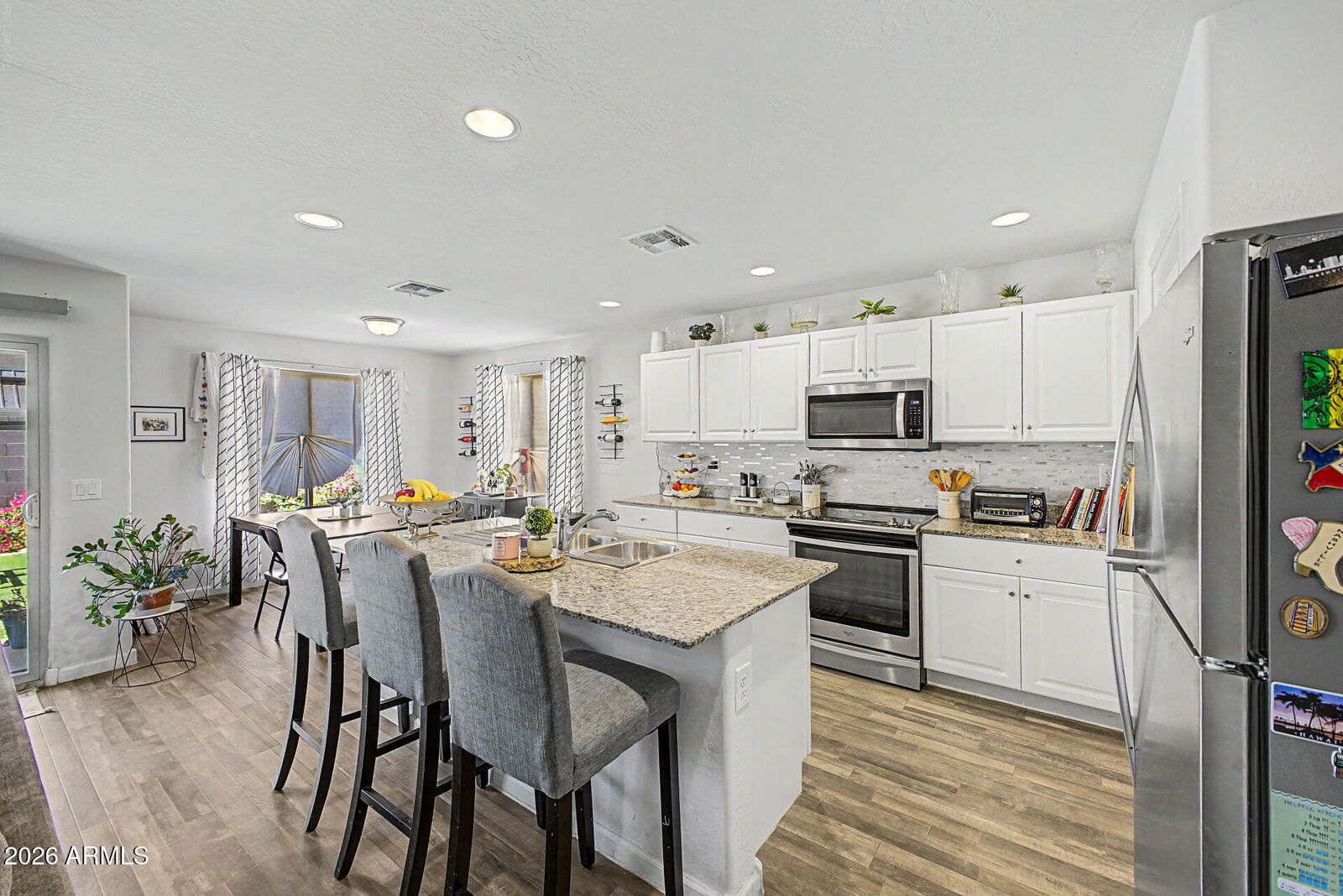 Property Photo:  808 W Caroline Street  AZ 85128 