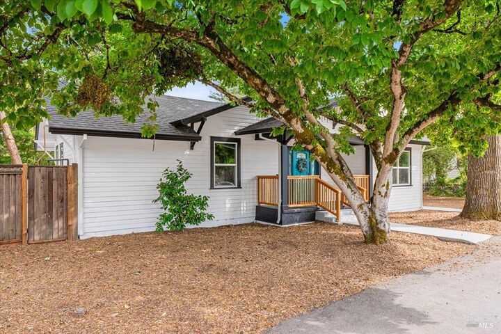 Property Photo:  1524 Fair Oaks Court  CA 95404 