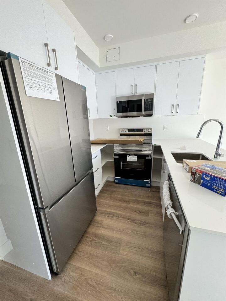 15739 Fraser Highway 305 — photo 1