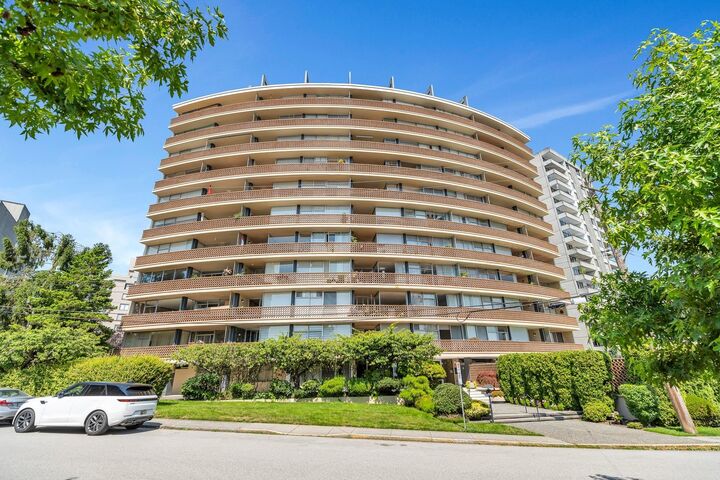 Property Photo:  2135 Argyle Avenue 402  BC V7V 1A5 