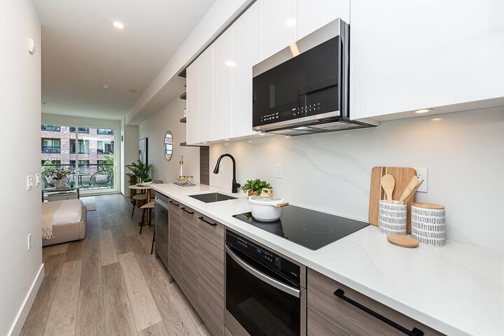 Property Photo: 422 Lakewood Drive 203 BC V5L 0E8