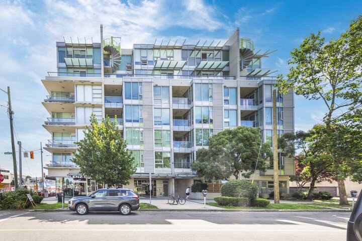 Property Photo: 2528 Maple Street 403 BC V6J 0B5
