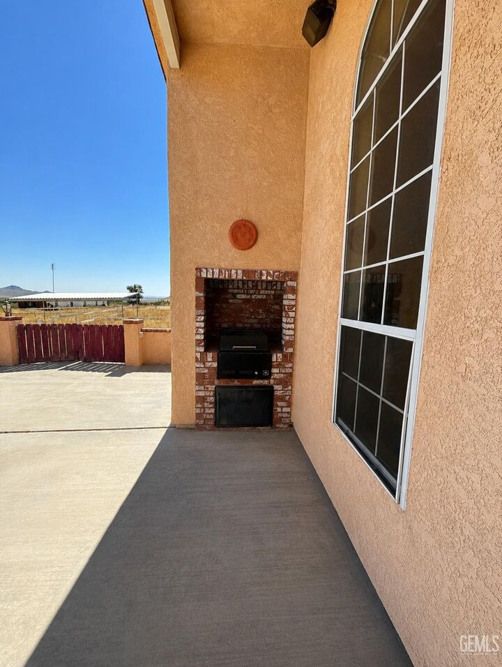 Property Photo: 9855 Vista Road CA 93505