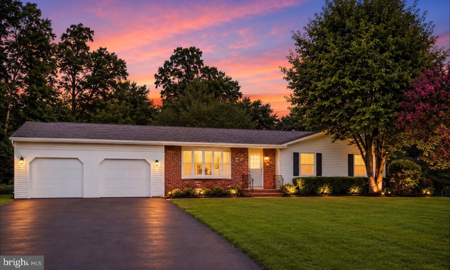 Property Photo:  6 Eleanor Drive  NJ 08562 