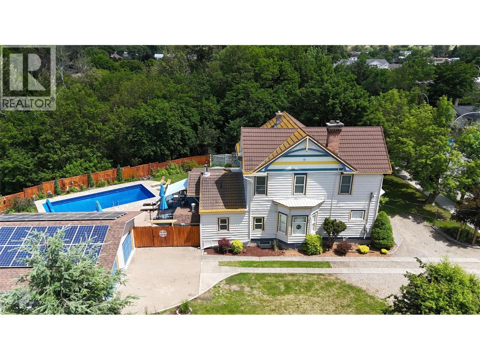 Property Photo:  825 Central Avenue  BC V0H 1H0 