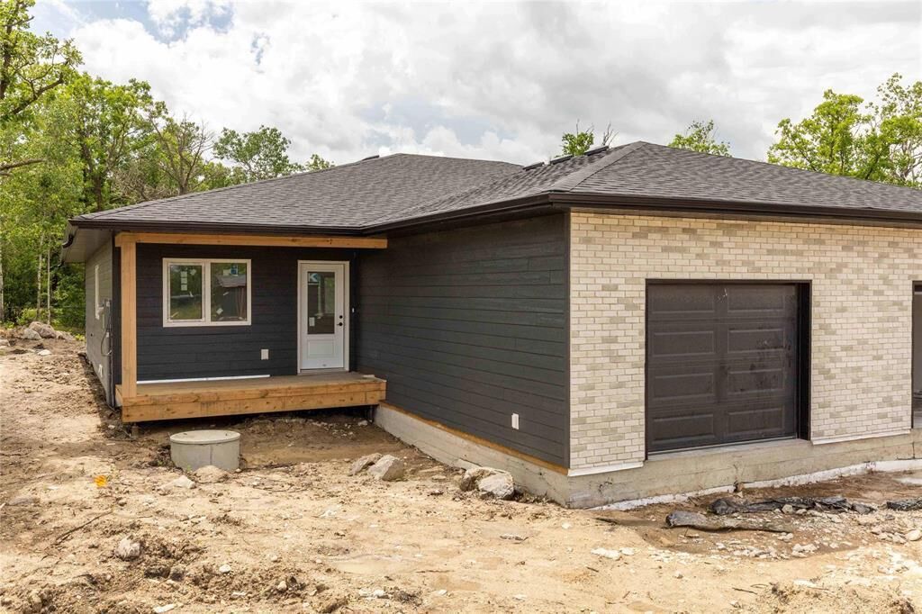 Property Photo:  214 Barkman Avenue  MB R0A 0V2 
