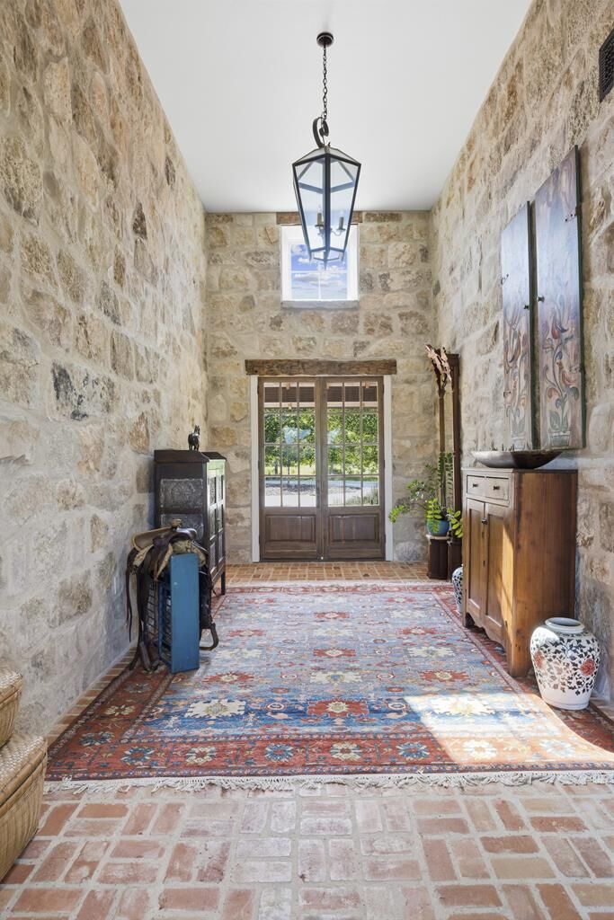 Property Photo: 146 Metzger Rd TX 78624