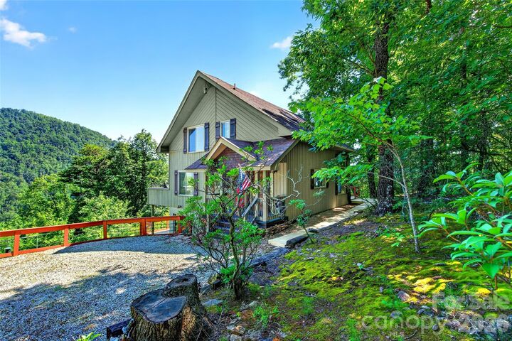 Property Photo:  884 Pinnacle Parkway  NC 28167 