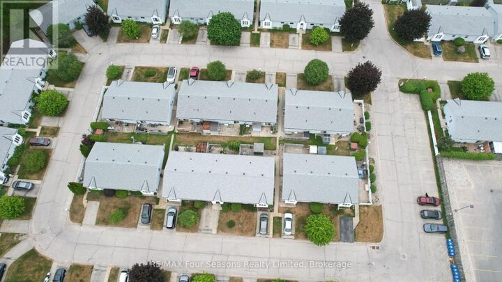 Property Photo:  303 Waterloo Street 52  ON N0H 2C1 