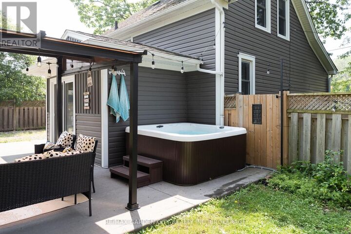 Property Photo: 5853 McLeod Road ON L2G 3E5