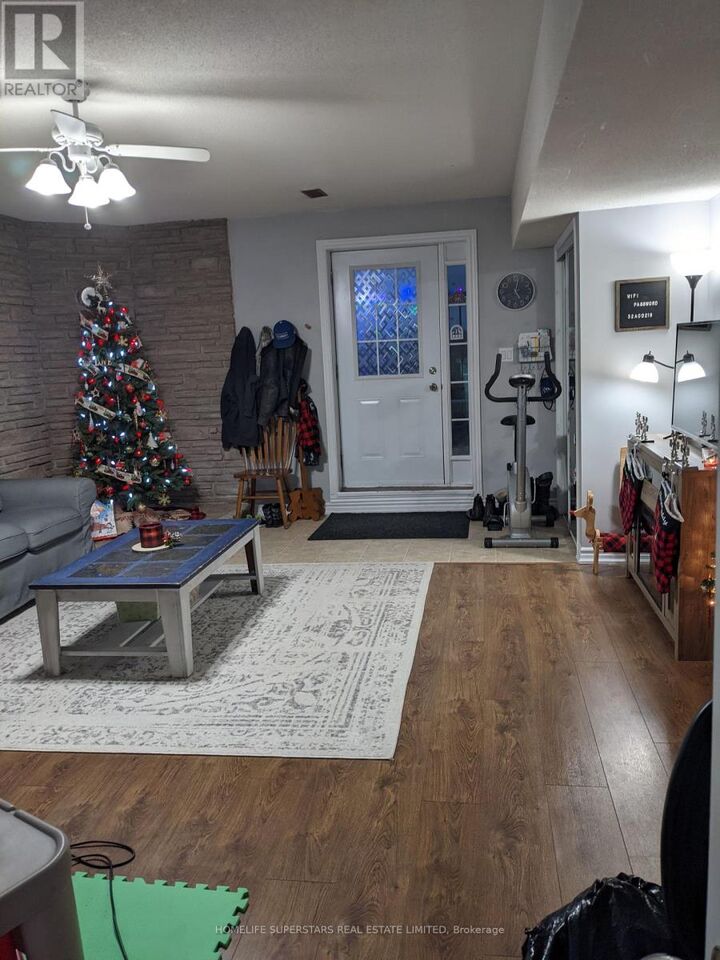 Property Photo: 2 Hoddle Crescent ON N2N 2N2