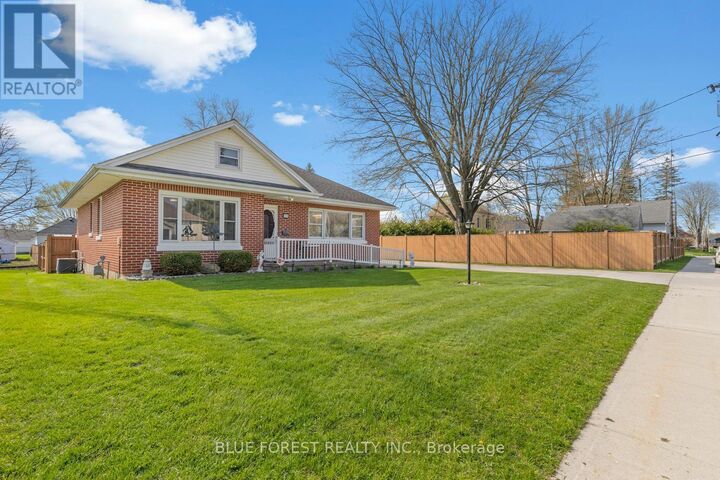 Property Photo:  154 Chestnut Street  ON N0L 2P0 