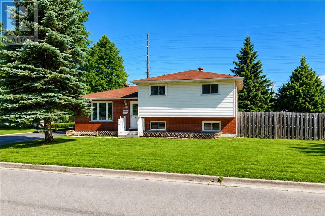 Property Photo: 1290 Lillian Boulevard ON P3A 2R7