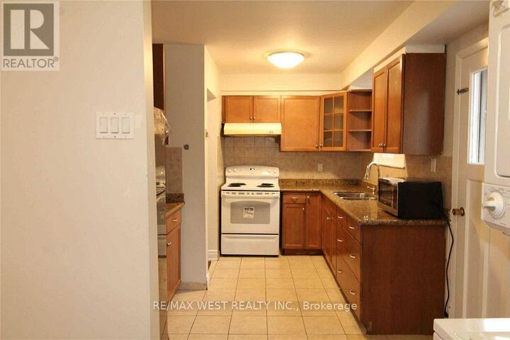 Property Photo:  11 Tindale Road Upper  ON L6V 2G9 