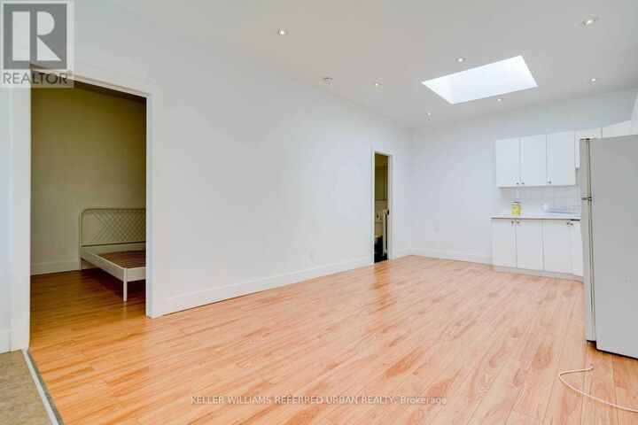 Property Photo:  58 Bellevue Avenue #Main  ON M5T 2N4 