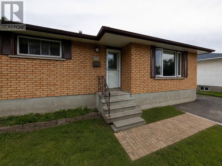 Property Photo:  334 Lambton Cres  ON P7C 5L8 