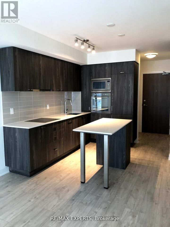 Property Photo:  27 Bathurst Street 1214W  ON M5V 2P1 