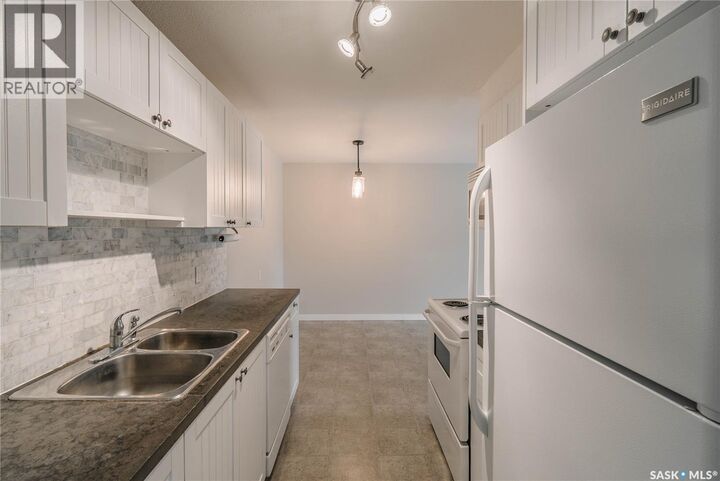 Property Photo:  1423 425 115th Street E  SK S7N 2E5 