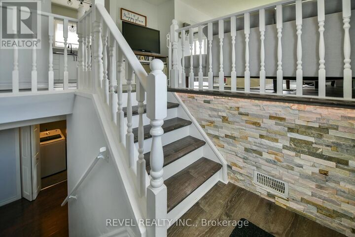 Property Photo:  1213 Lozanne Crescent  ON P4P 1E7 