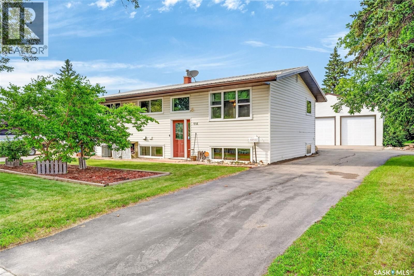 Property Photo:  114 Hatton Avenue E  SK S0E 1A0 