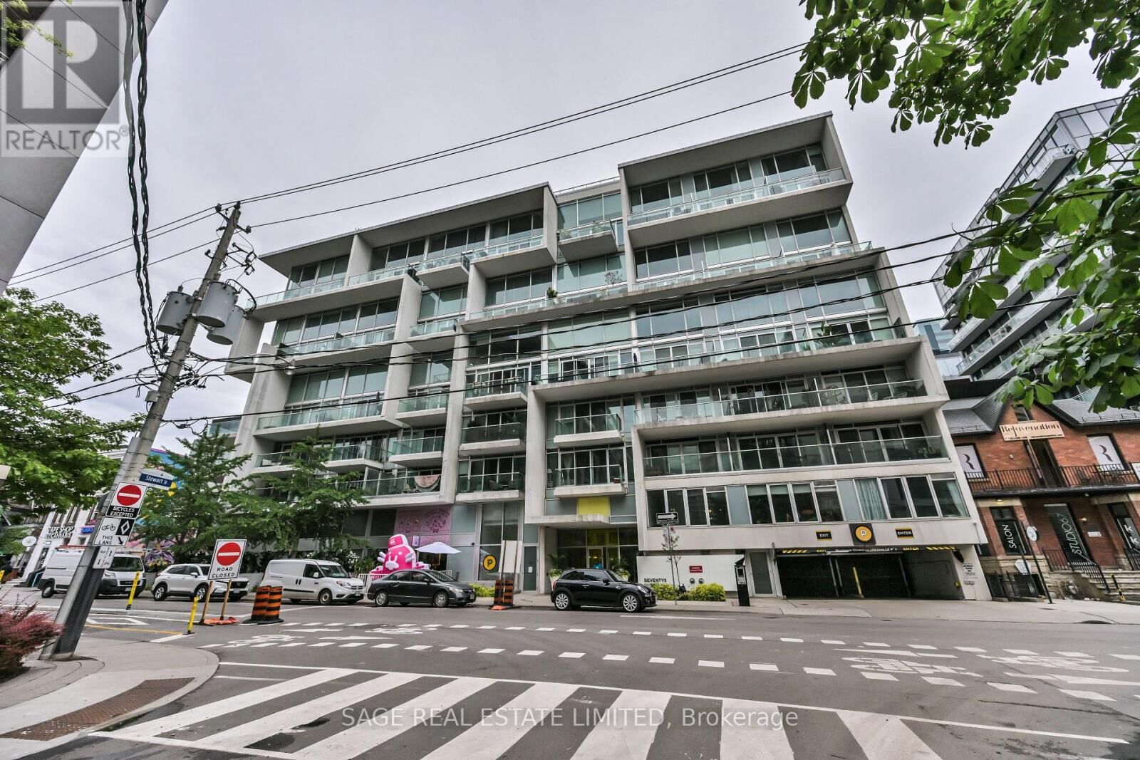 Property Photo: 75 Portland Street 806 ON M5V 2M9