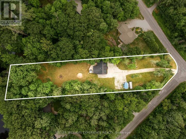 Property Photo: 7516 Island Crescent West ON L0K 2B0