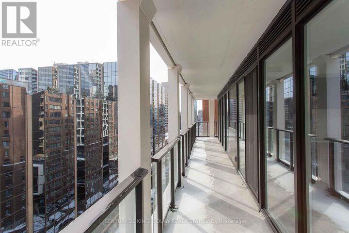 Property Photo:  20 Edward Street 811  ON M5G 0C5 