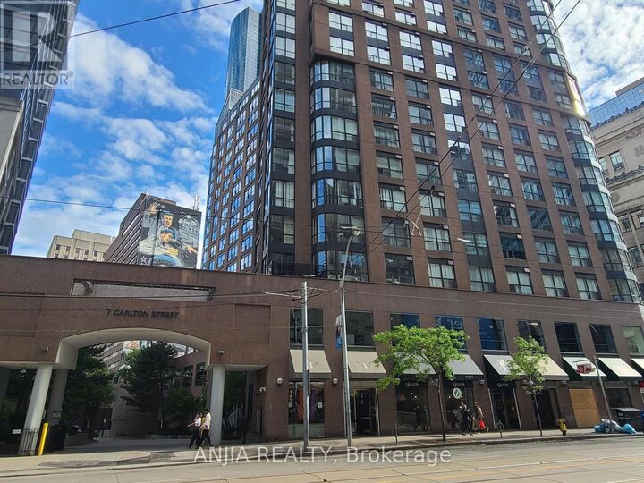 Property Photo:  7 Carlton Street 1805  ON M5B 2M3 