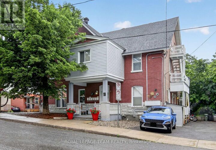 Property Photo: 4 Eccles Street 5 ON K1R 6S2