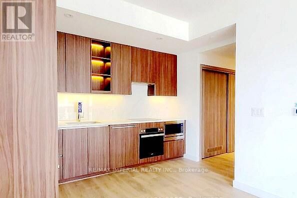 Property Photo:  27 McMahon Drive 507  ON M2K 1H8 