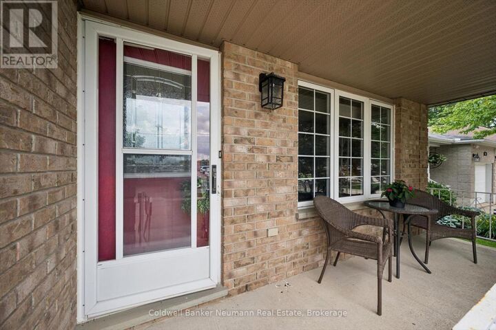 Property Photo:  454 Hibernia Street  ON N5A 5W3 