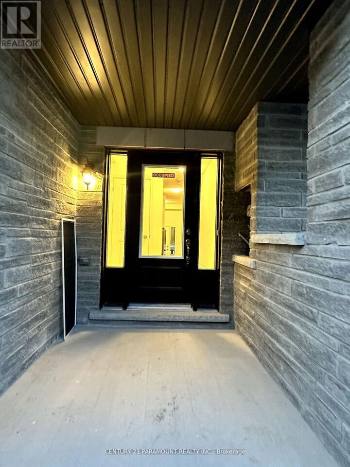Property Photo:  532 Danks Rdg Drive West  ON L1S 0H4 