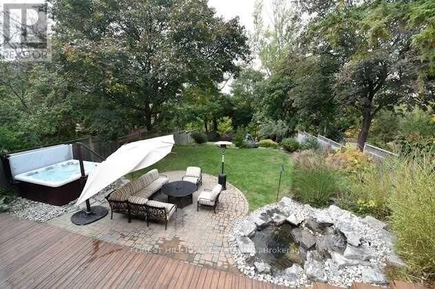 Property Photo:  105 Parkview Hill Crescent  ON M4B 1R5 